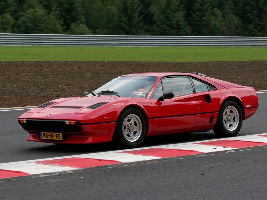  Ferrari 208 GTB Turbo 1982 года  (фото 11 из 12)
